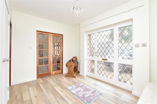 2 bed detached bungalow
