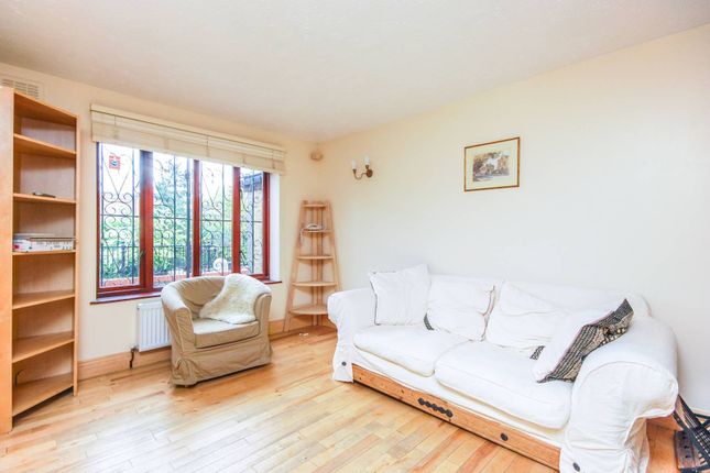 Discovery Walk, Wapping, London, E1W 3 bed house for sale