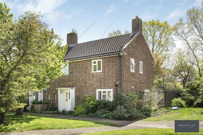 Douglas Road, Esher, Surrey, KT10 3 bed semi