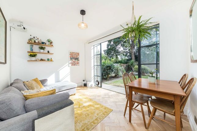 Consort Road, London SE15 1 bed flat for sale