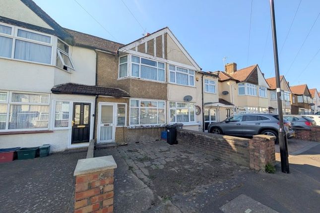 Fernside Avenue, Feltham, TW13 2 bed terraced house for sale