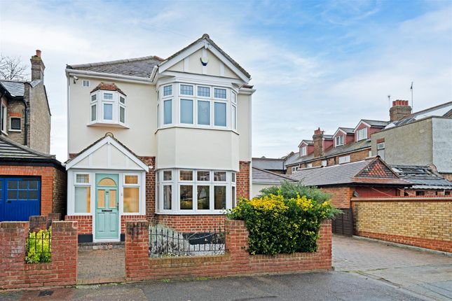 St. Margarets Road, Aldersbrook 3 bed detached house for sale