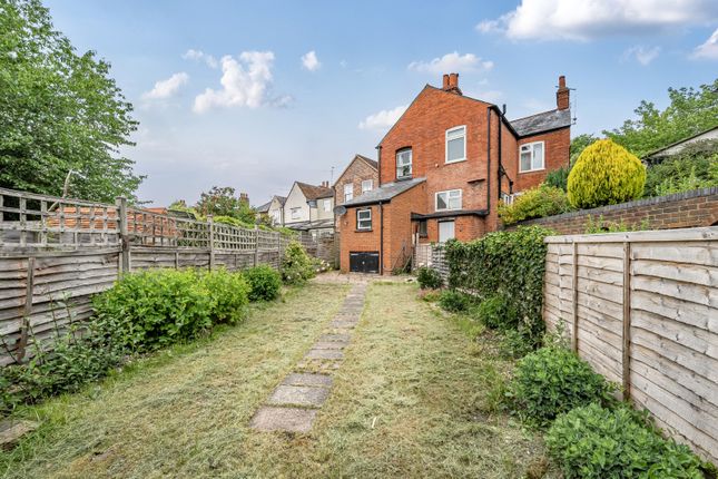 High Street, Reading RG10 3 bed terraced house for sale