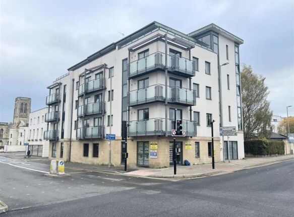 Warwick Place, Cheltenham GL52 1 bed flat for sale