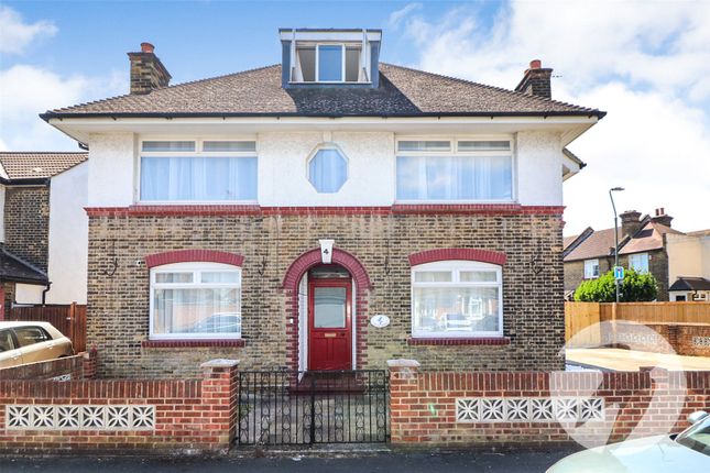 Moat Lane, Erith, DA8 5 bed detached house for sale