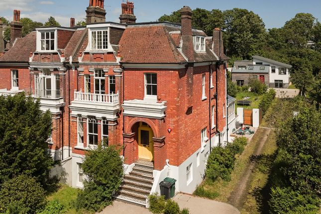 8 bedroom semi-detached house for sale