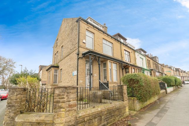 5 bedroom end of terrace house for sale