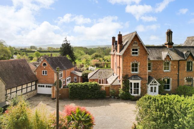 5 bedroom semi-detached house for sale
