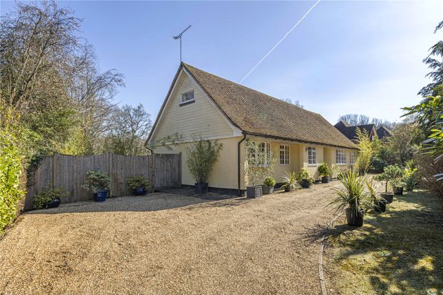 Wanborough Lane, Cranleigh, Surrey, GU6 4 bed detached house for sale