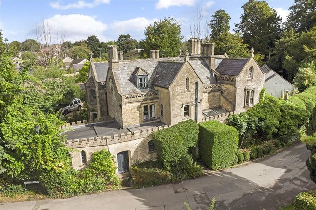 Castlefields, Calne, Wiltshire, SN11 8 bed detached house for sale