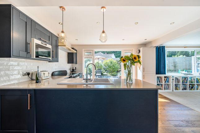 6 bedroom detached house for sale