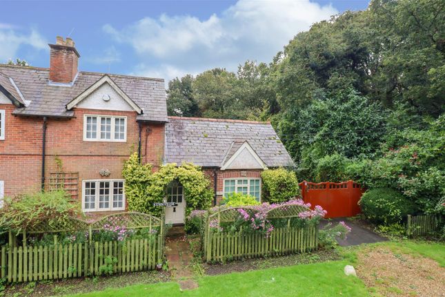 York Lane, Hartley Wintney RG27 2 bed semi
