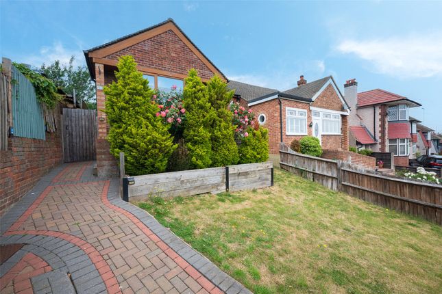 Avenue Road, Erith, Kent, DA8 2 bed semi