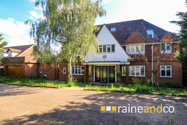 6 bed detached house