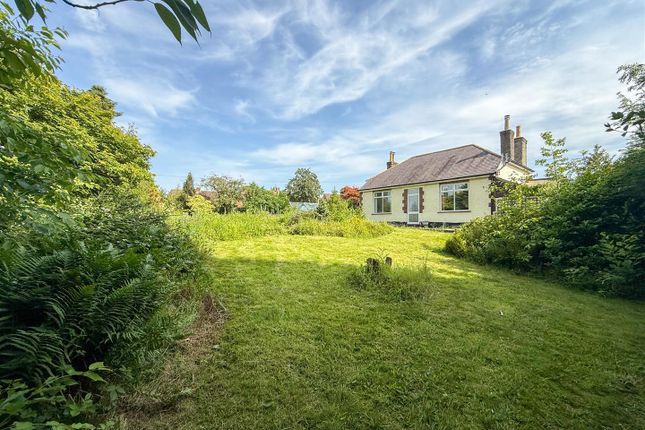 2 bedroom detached bungalow for sale