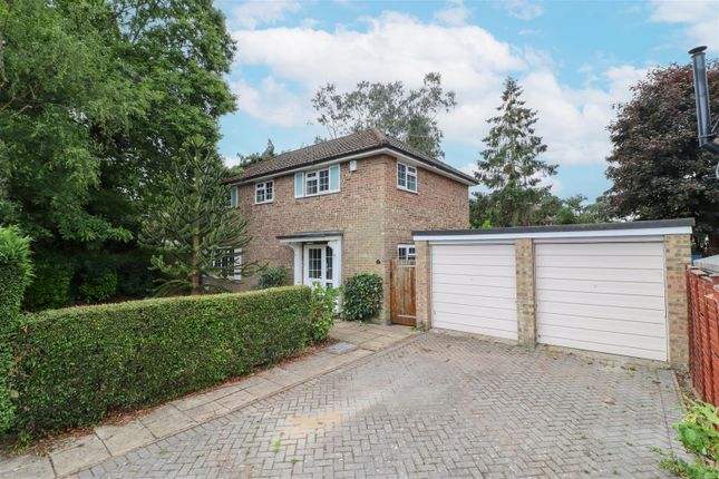 Curzon Drive, Fleet GU52 4 bed detached house for sale