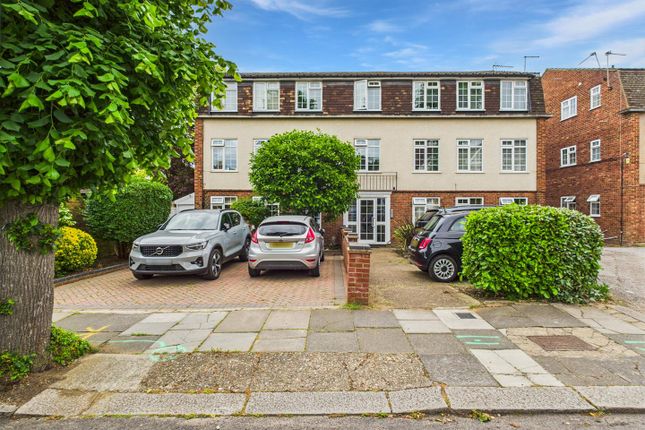 Chase Court Gardens, Enfield 2 bed flat for sale
