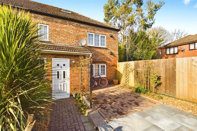 Kennet Place, Newbury, Berkshire, RG14 2 bed end of terrace house for sale