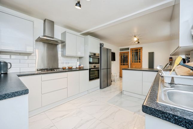 4 bedroom end of terrace house for sale