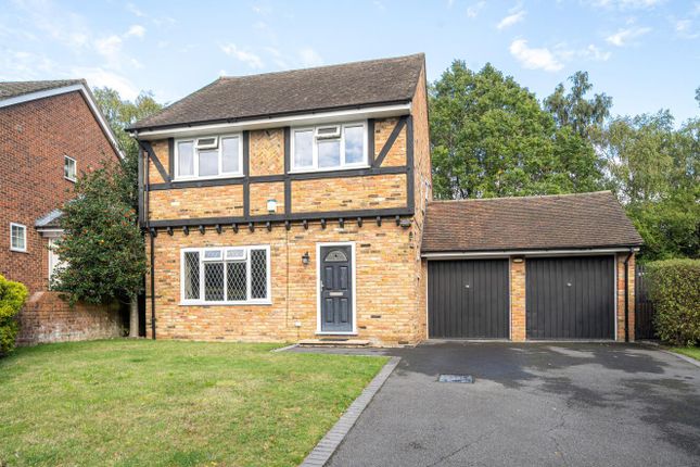 Marshwood Road, Lightwater GU18 4 bed house for sale