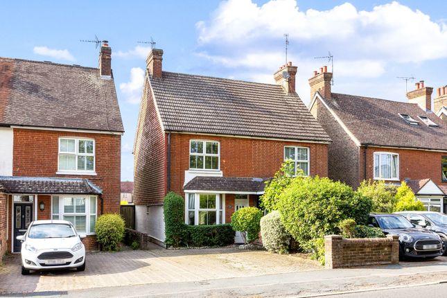 Crawley Road, Horsham, RH12 2 bed semi
