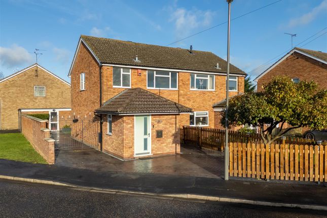 Beresford Avenue, Aylesbury HP19 3 bed semi
