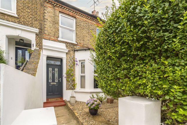 Eglinton Road, London, SE18 3 bed terraced house for sale