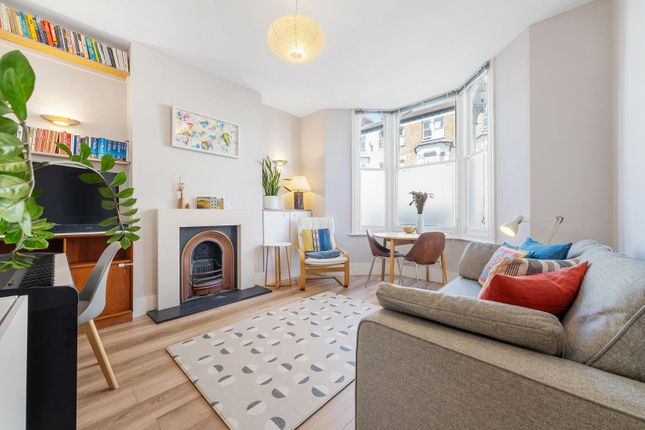 Saltoun Road, SW2 2 bed flat for sale