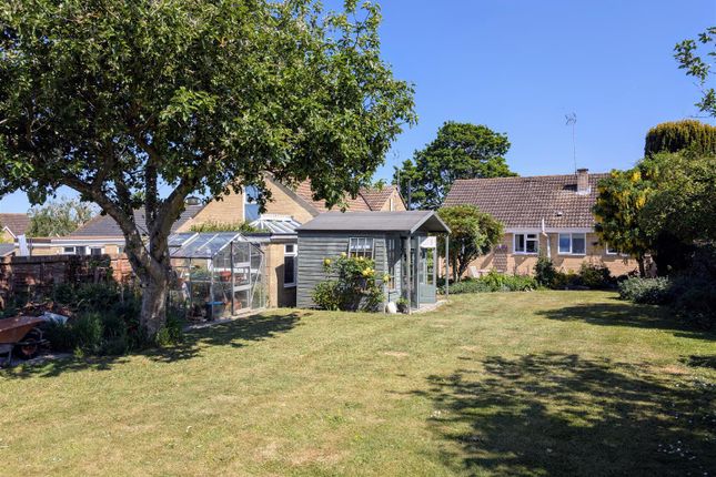 Paynes Meadow, Gloucester GL2 3 bed detached bungalow for sale