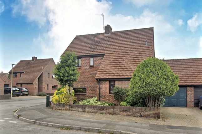 3 bedroom link detached house for sale