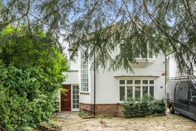 Canons Drive, Edgware, HA8 4 bed detached house for sale