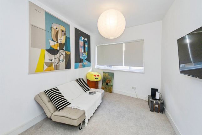 5 bedroom end of terrace house for sale