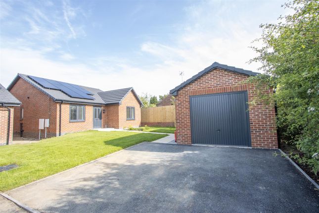 Holmgate Road, Clay Cross, Chesterfield 3 bed detached bungalow for sale
