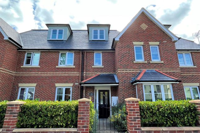 Somerset Road, Farnborough GU14 1 bed apartment for sale