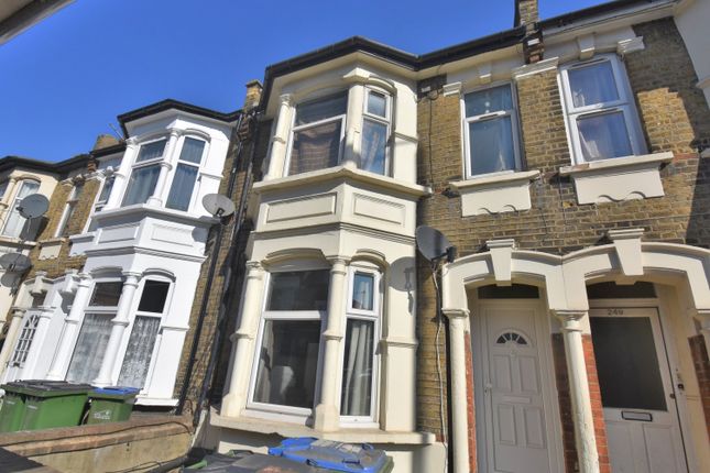 Plumstead High Street, Plumstead 3 bed apartment for sale