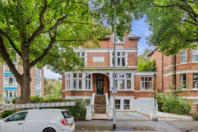 Bouverie Road West, Folkestone, CT20 3 bed ground floor flat for sale