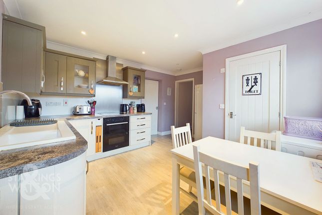 4 bedroom terraced bungalow for sale