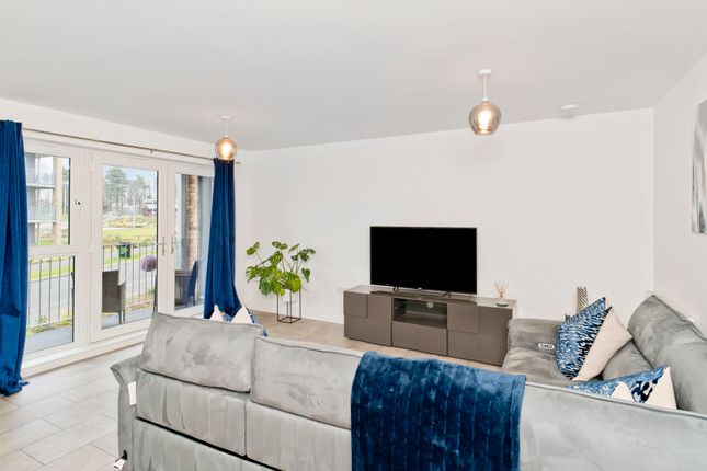 1/4 Poppy Cruick, Edinburgh, EH4 8FL 2 bed flat for sale
