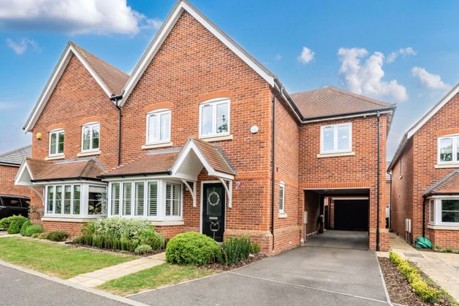 Wilder Crescent, Spencers Wood, RG7 4 bed semi
