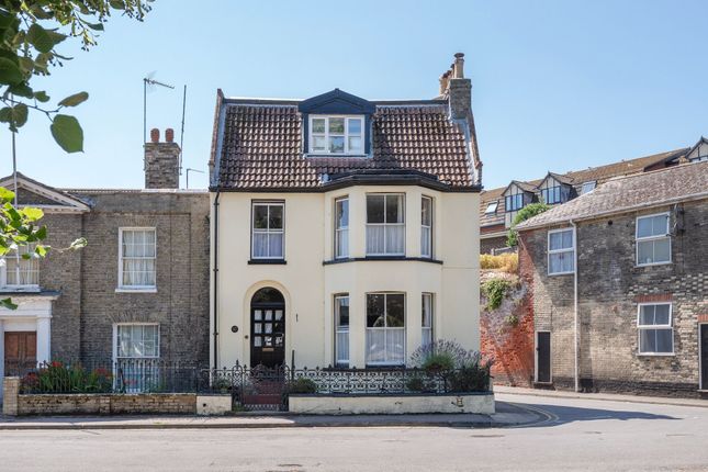 St. Georges Road, Great Yarmouth 4 bed end of terrace house for sale