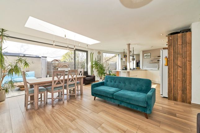 5 bedroom semi-detached house for sale