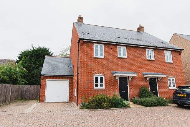 Aldous Drive, Bloxham, OX15 3 bed semi