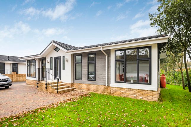 Avenue One, Addlestone KT15 2 bed park home for sale