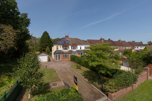 Smallfield Road, Horley, RH6 3 bed semi