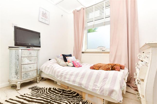 Robin Hood Lane, Sutton, Surrey 1 bed ground floor flat for sale