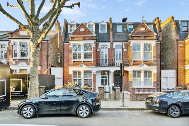 6 bedroom semi-detached house for sale