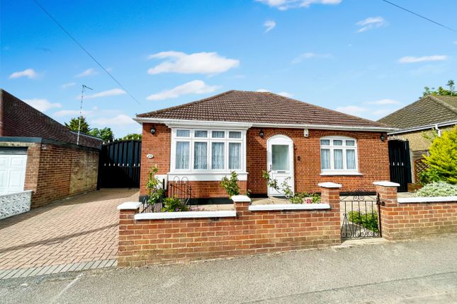 Warden Hill Road, Luton... 4 bed detached bungalow for sale