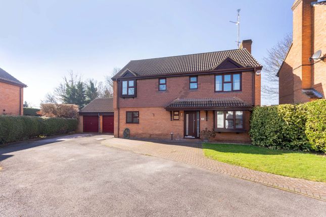 Palmerston Avenue, Langley SL3 4 bed detached house for sale