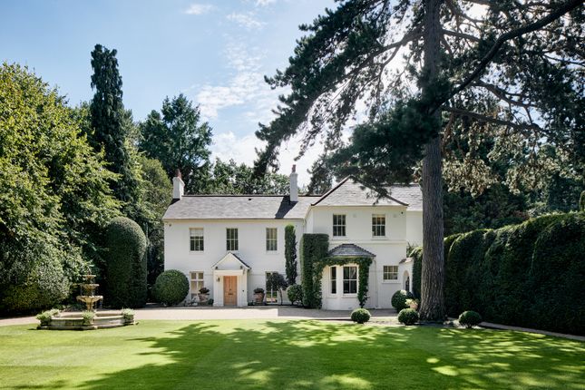 Weybridge, Surrey KT13 7 bed detached house for sale