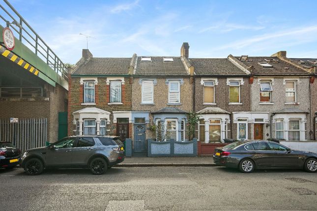 Skeltons Lane, Leyton, E10 4 bed terraced house for sale